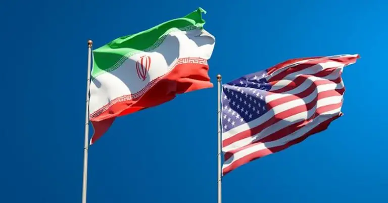 যুক্তরাষ্ট্র ও ইরানের পতাকা